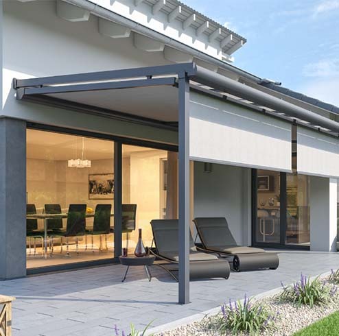 Grote zonwerende terrasoverkapping met ZIP T350